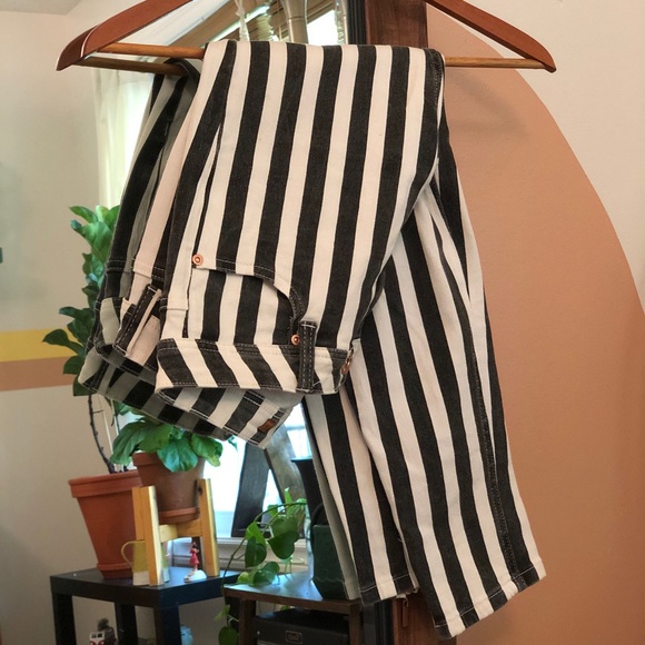 Mid-Rise Black and White Striped 7/8 Pants - Picture 2 of 10
